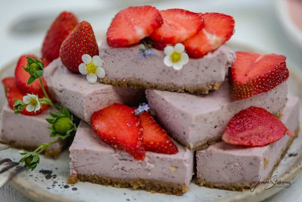 Sernik bez sera - nernik z nerkowców i truskawek Thermomania Thermomix