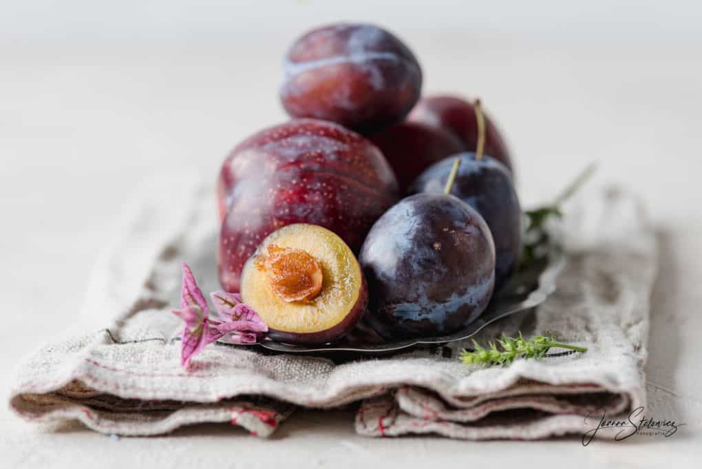 Mleczny ryż z sosem śliwkowym