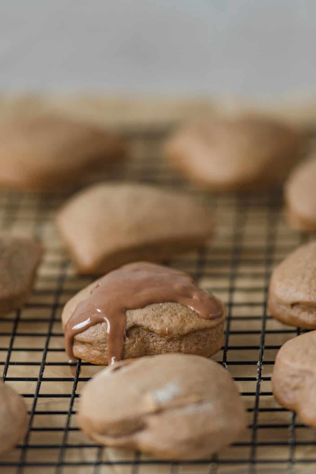 Miękkie nadziewane pierniczki w czekoladzie
